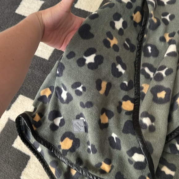 Vest or shacket - Picture 2 of 4